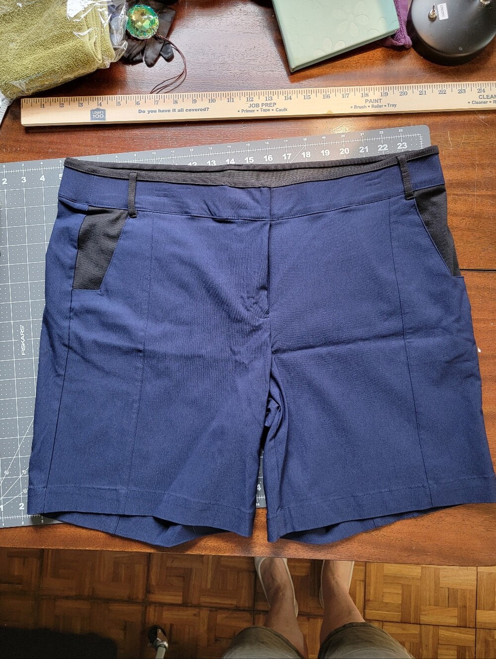 Simply Vera Vera Wang Women’s Navy Blue Stretch Bermuda Shorts